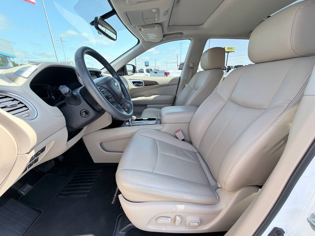 Used 2018 Nissan Pathfinder Platinum FWD image 22