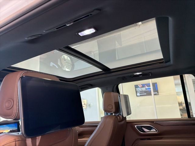 Used 2024 Chevrolet Suburban High Country w/ Advanced Technology Package image 5