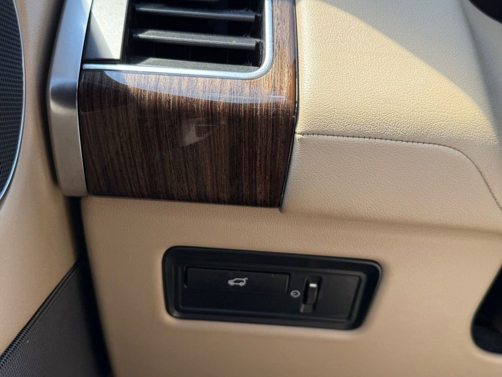Used 2014 Land Rover Range Rover Sport HSE image 39
