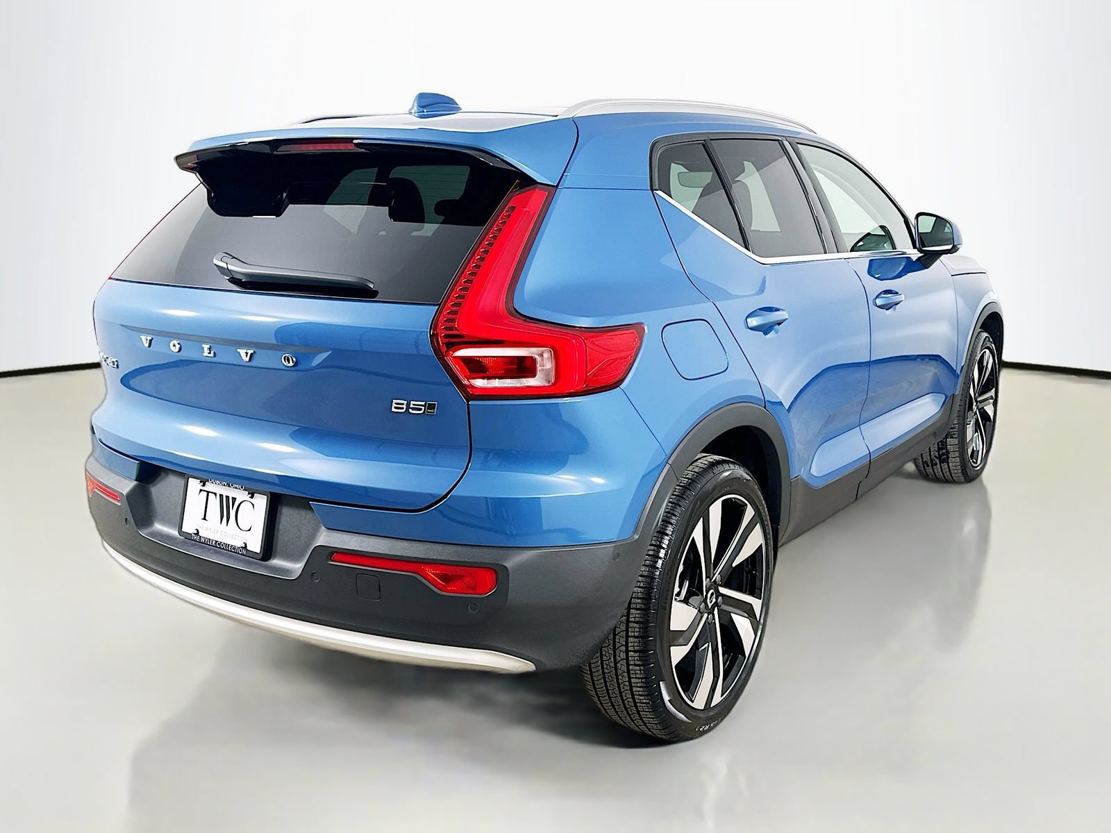 Used 2025 Volvo XC40 B5 Ultra w/ Climate Package AWD/4WD image 5