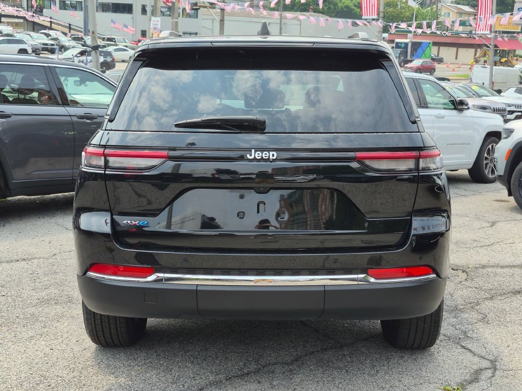 Used 2023 Jeep Grand Cherokee 4WD 4xe image 5