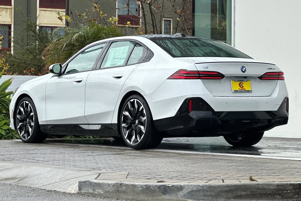 New 2026 BMW i5 eDrive40 w/ M Sport Package image 5