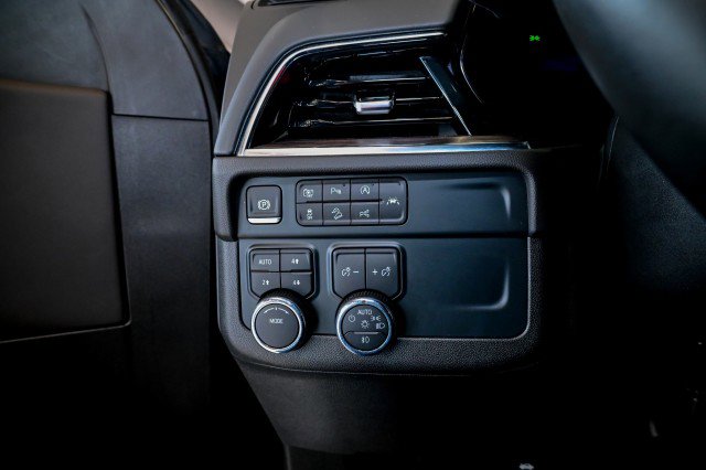Used 2025 Chevrolet Suburban Z71 AWD/4WD image 42