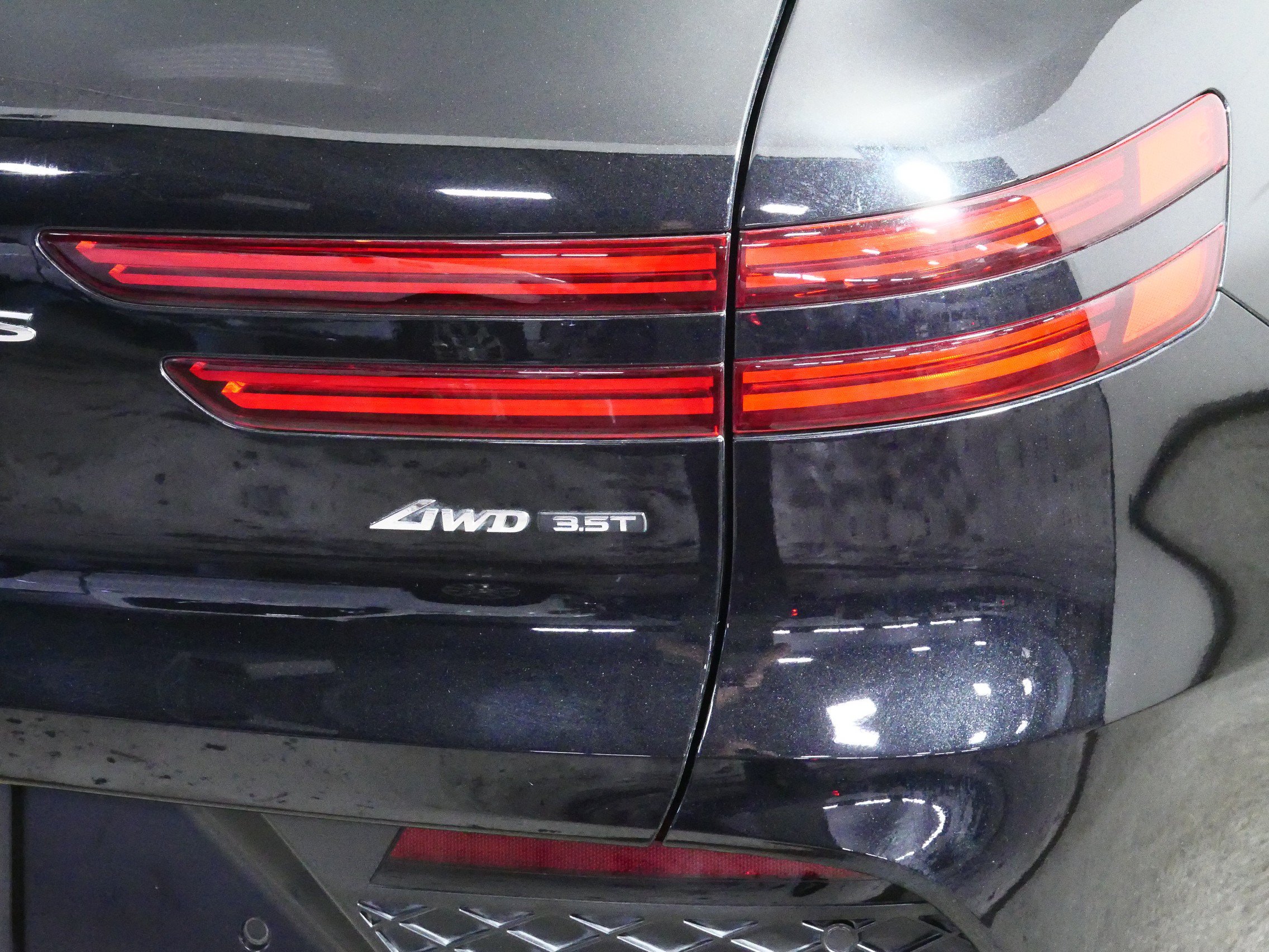 Used 2022 Genesis GV70 3.5T Sport w/ Sport Advanced Package AWD/4WD image 17