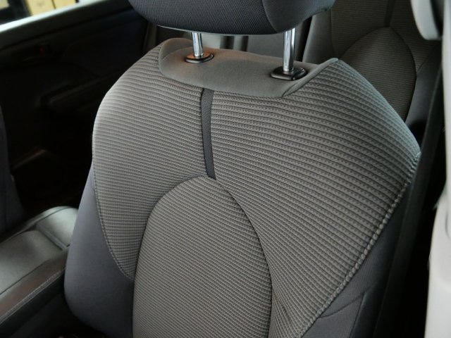 Used 2024 Toyota Highlander LE AWD/4WD image 17