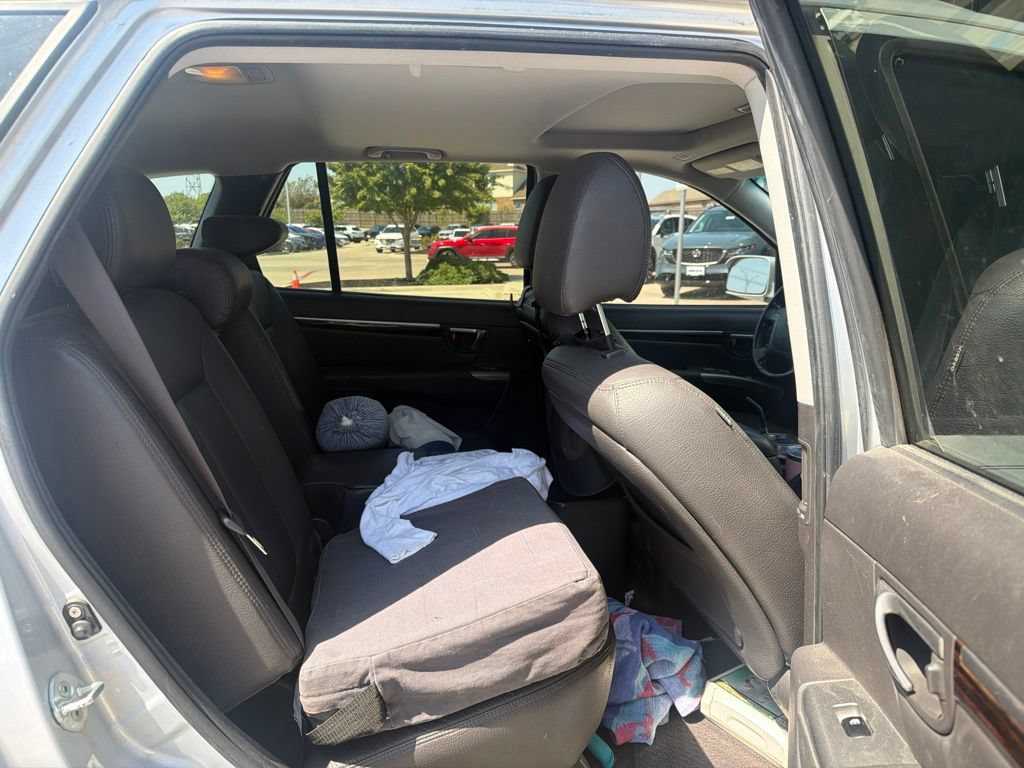 Used 2010 Hyundai Santa Fe Limited FWD image 11