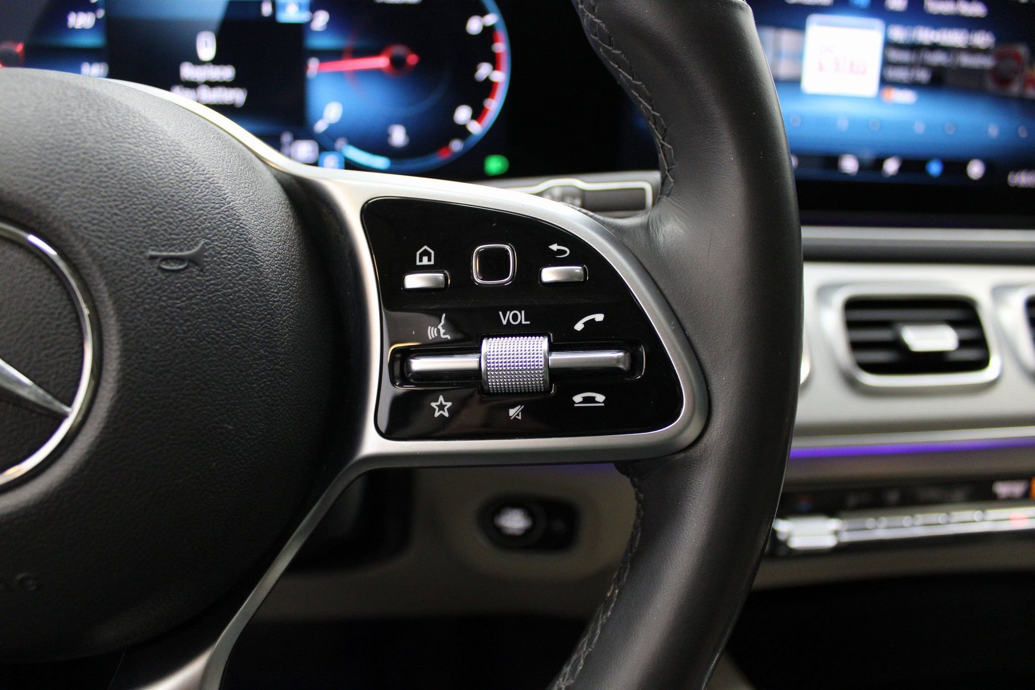 Used 2020 Mercedes-Benz GLE 350 4MATIC w/ Premium Package image 36