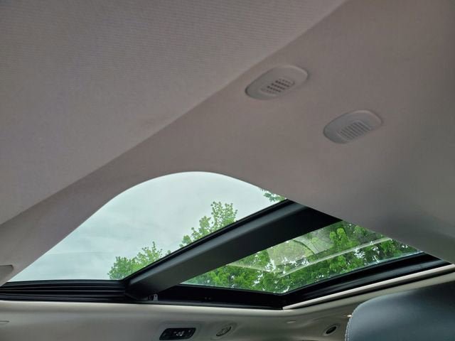 Used 2022 Chrysler Pacifica Limited FWD image 6