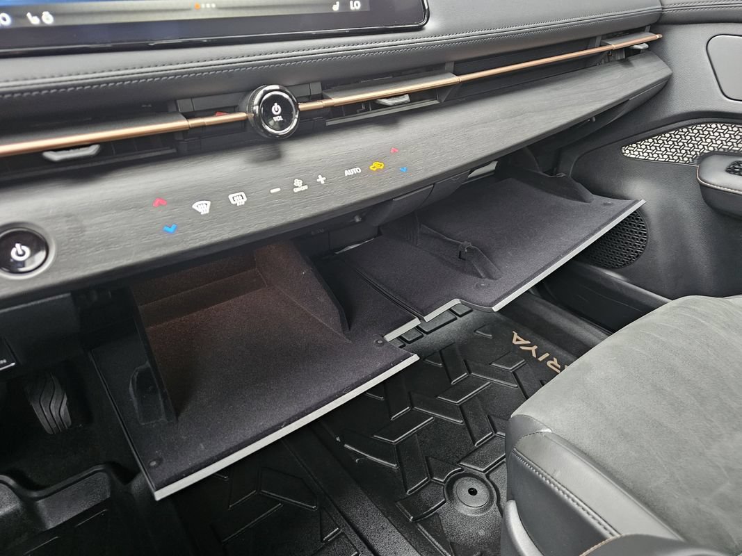 Used 2023 Nissan Ariya FWD image 27
