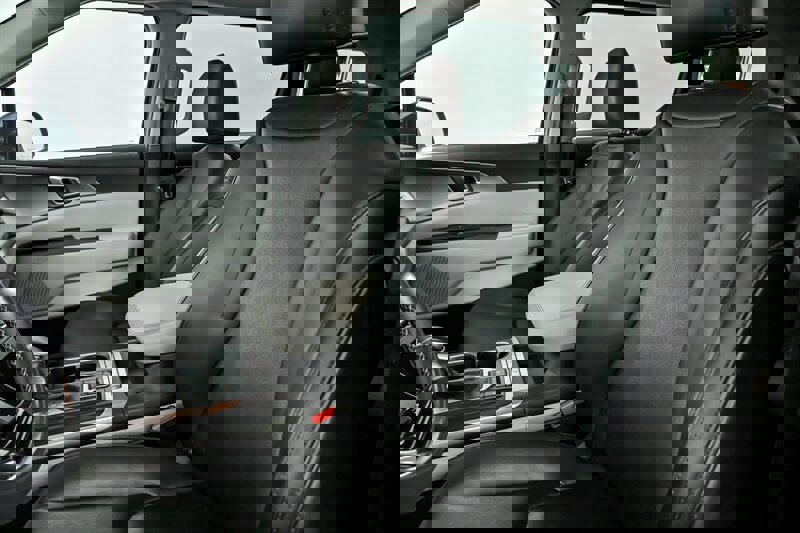 Used 2023 Kia Carnival LX image 16