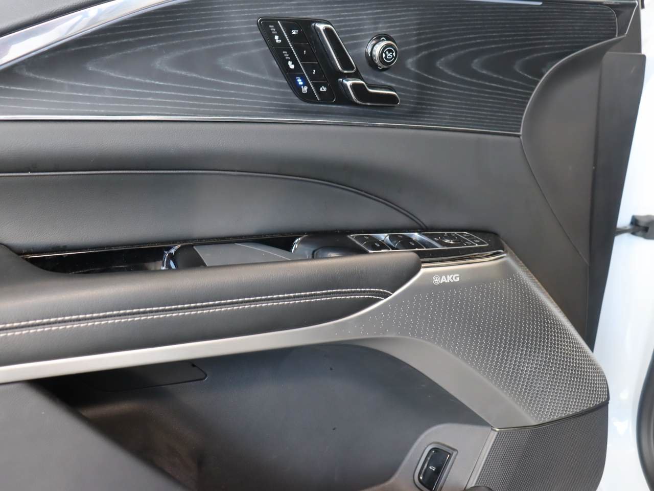 Certified 2024 Cadillac Lyriq Sport RWD image 15