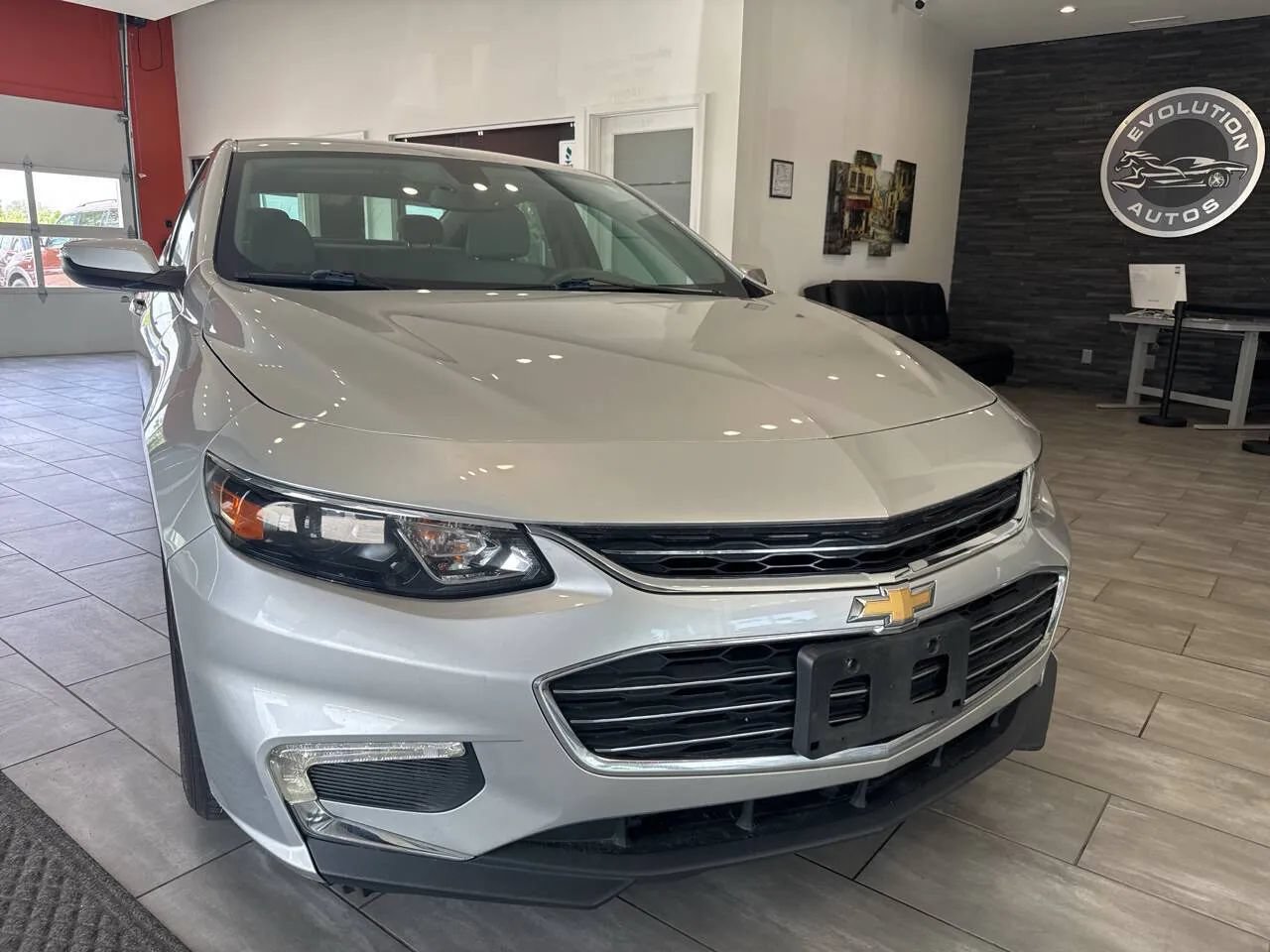 Used 2018 Chevrolet Malibu LT FWD image 1