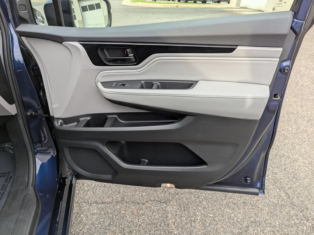 Used 2023 Honda Odyssey Elite image 40