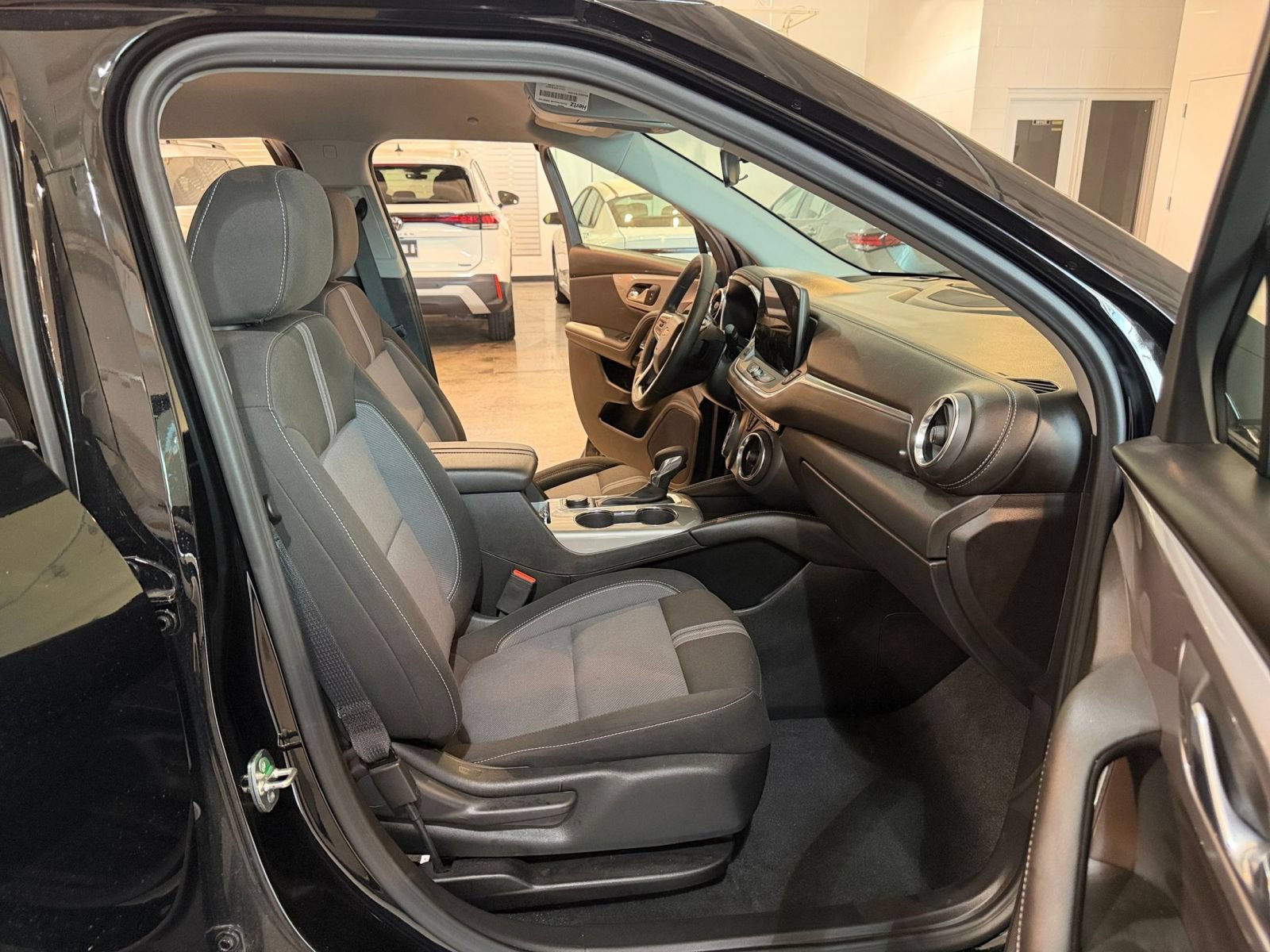 Used 2025 Chevrolet Blazer LT FWD image 36