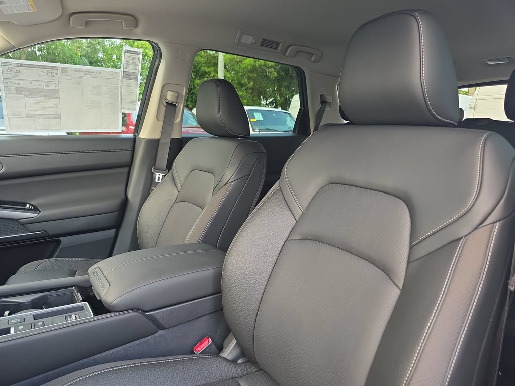 New 2026 Nissan Pathfinder SL FWD image 25
