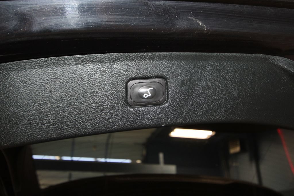 Used 2020 Ford Edge Titanium AWD/4WD image 36