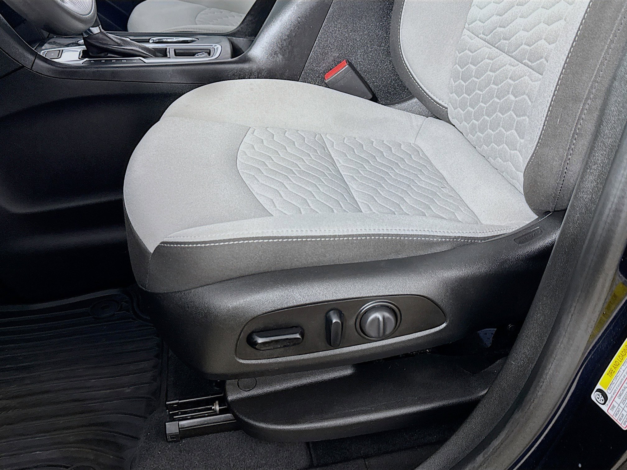Used 2020 Chevrolet Equinox LS w/ LS Convenience Package image 19