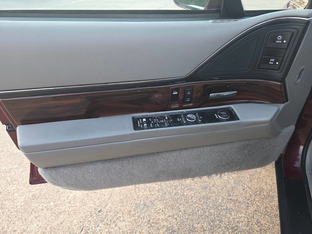 Used 1999 Buick Le Sabre Custom image 16