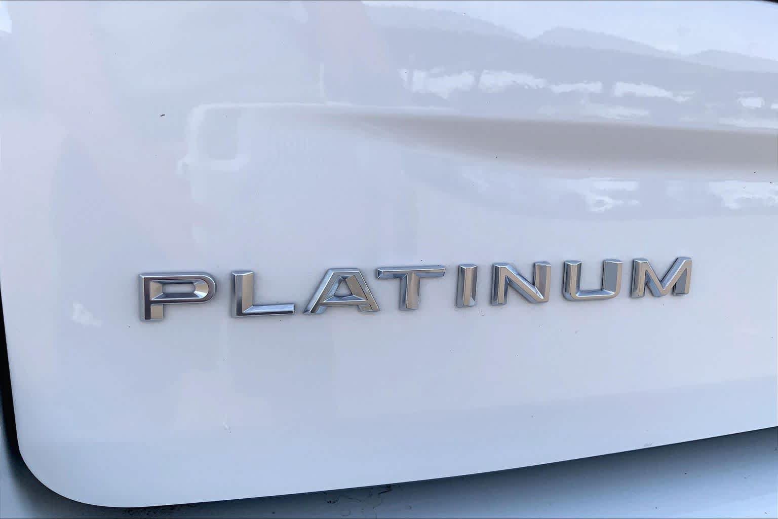Used 2025 Ford Expedition Platinum w/ Driver's Package AWD/4WD image 10