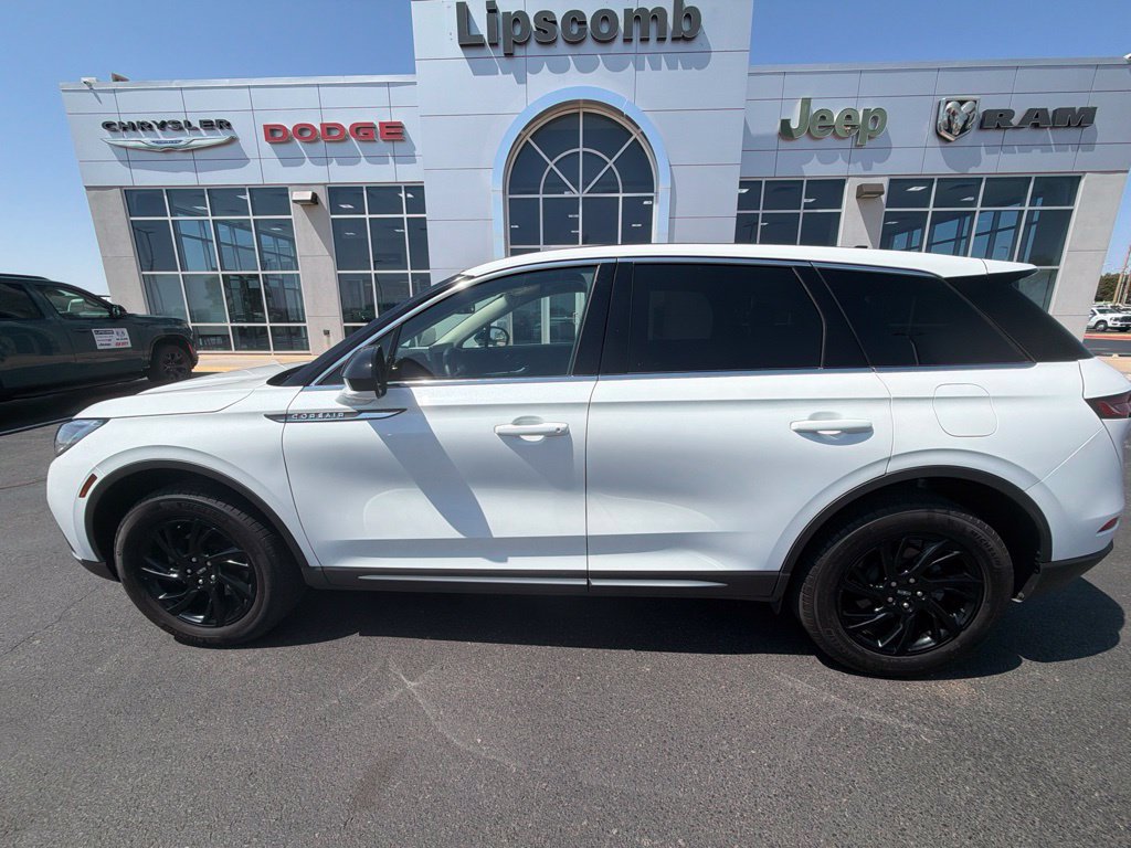 Used 2025 Lincoln Corsair FWD image 2