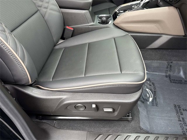 Used 2025 GMC Canyon Denali image 13