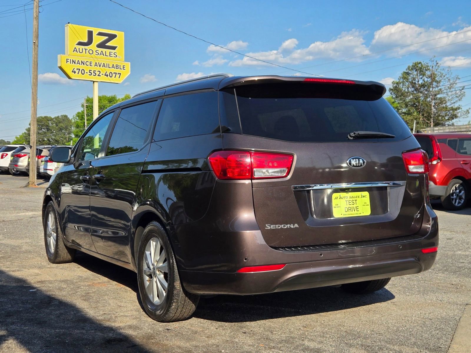 Used 2017 Kia Sedona LX w/ LX Essentials Premium Package image 4