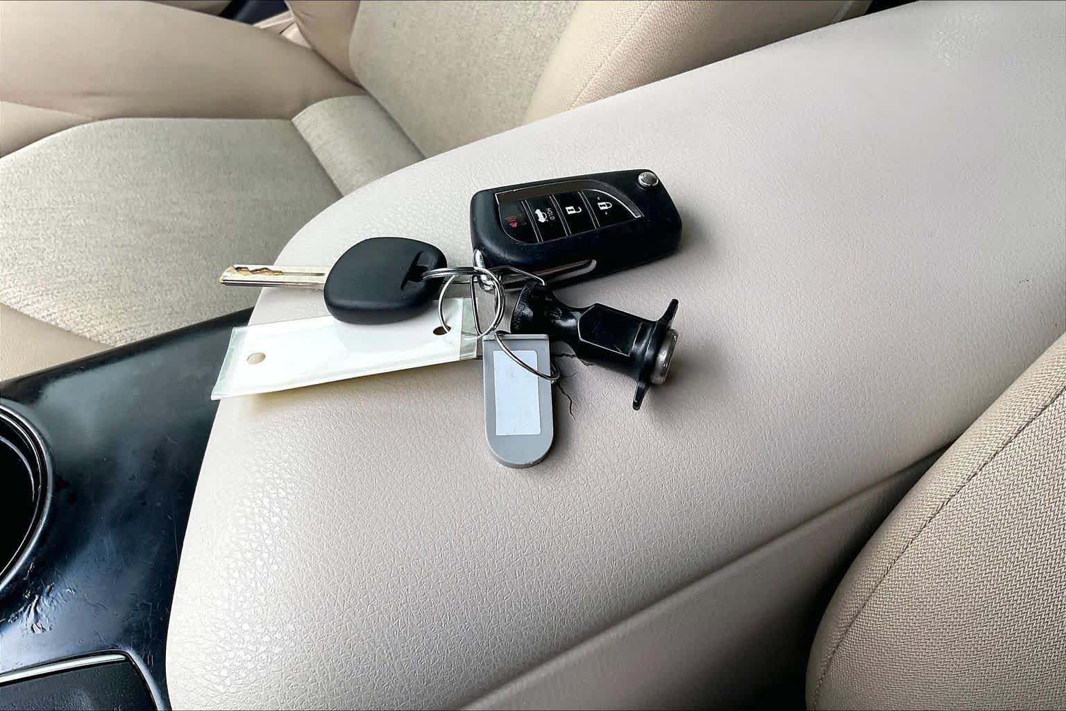 Used 2018 Toyota Camry LE FWD image 14
