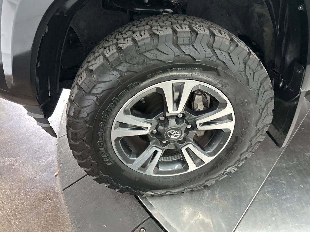 Used 2019 Toyota Tacoma TRD Sport w/ Technology Package image 29