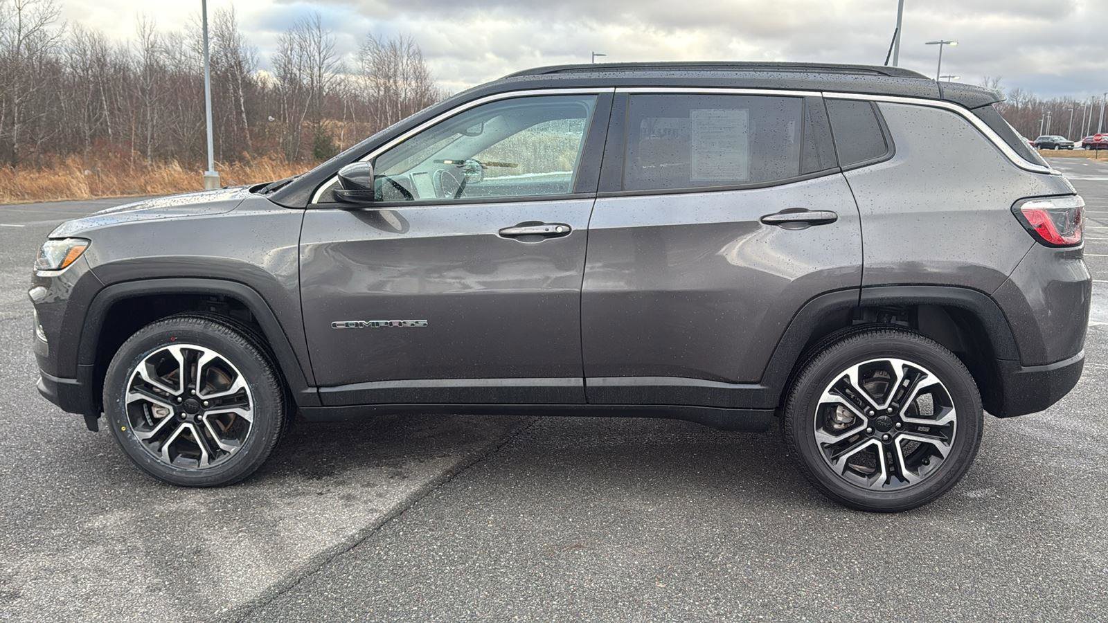 Used 2022 Jeep Compass Limited image 11