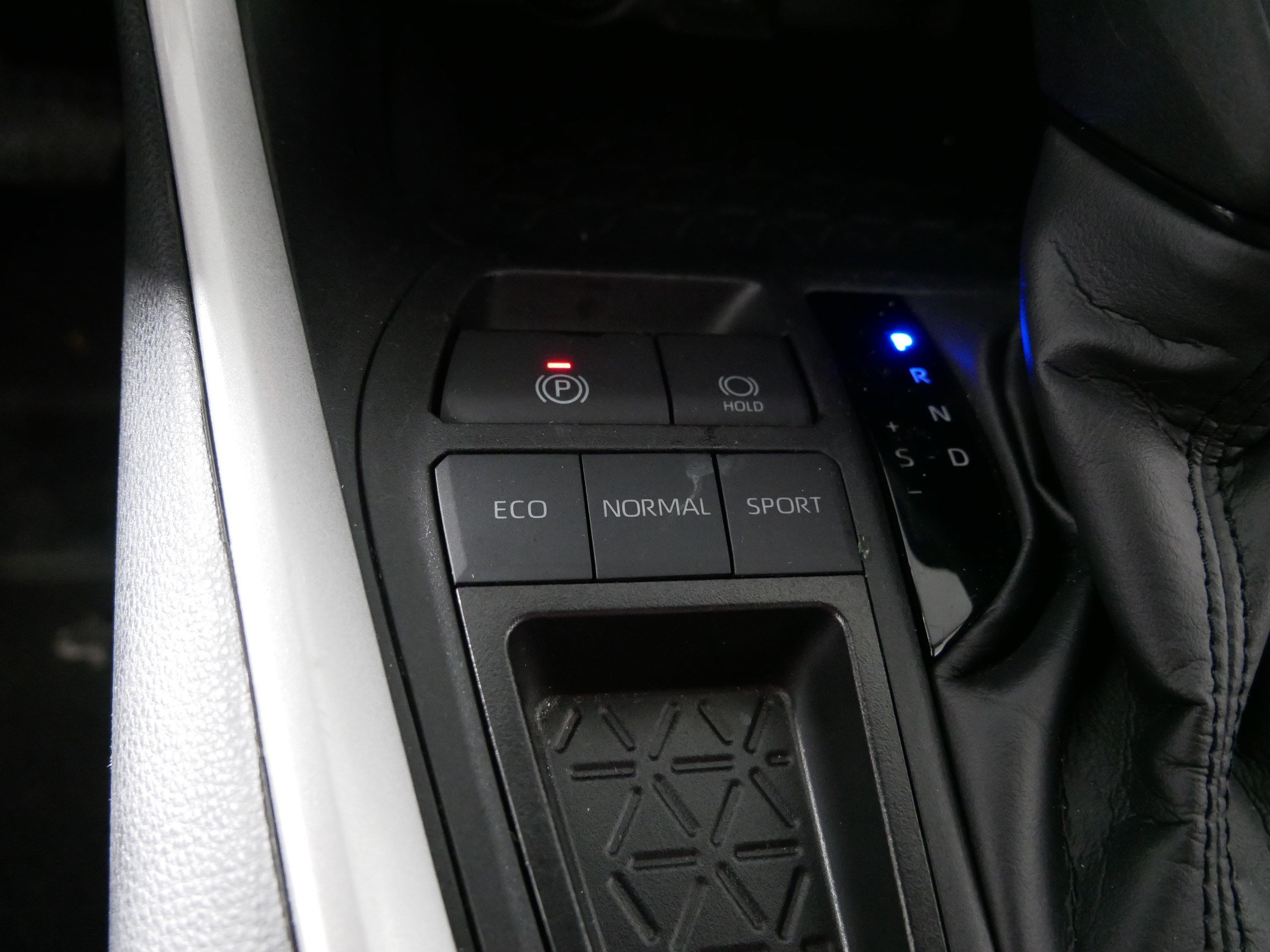 Certified 2024 Toyota RAV4 XLE FWD image 29