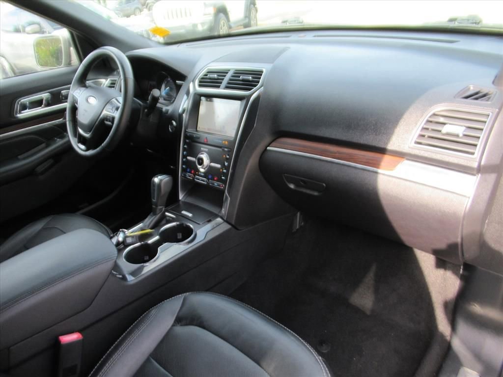 Used 2019 Ford Explorer Limited w/ Class III Trailer Tow Package image 11