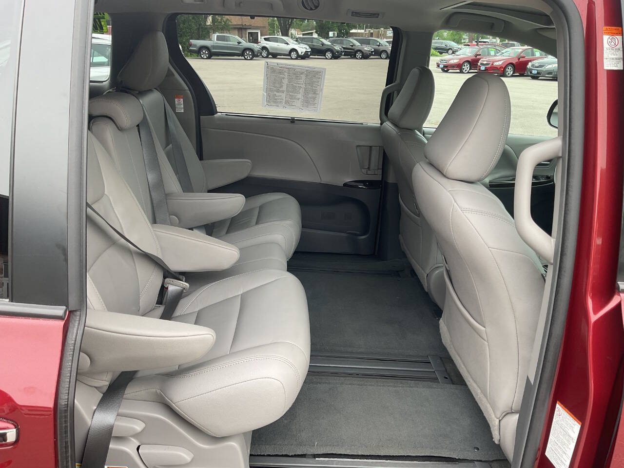 Used 2015 Toyota Sienna XLE FWD image 36
