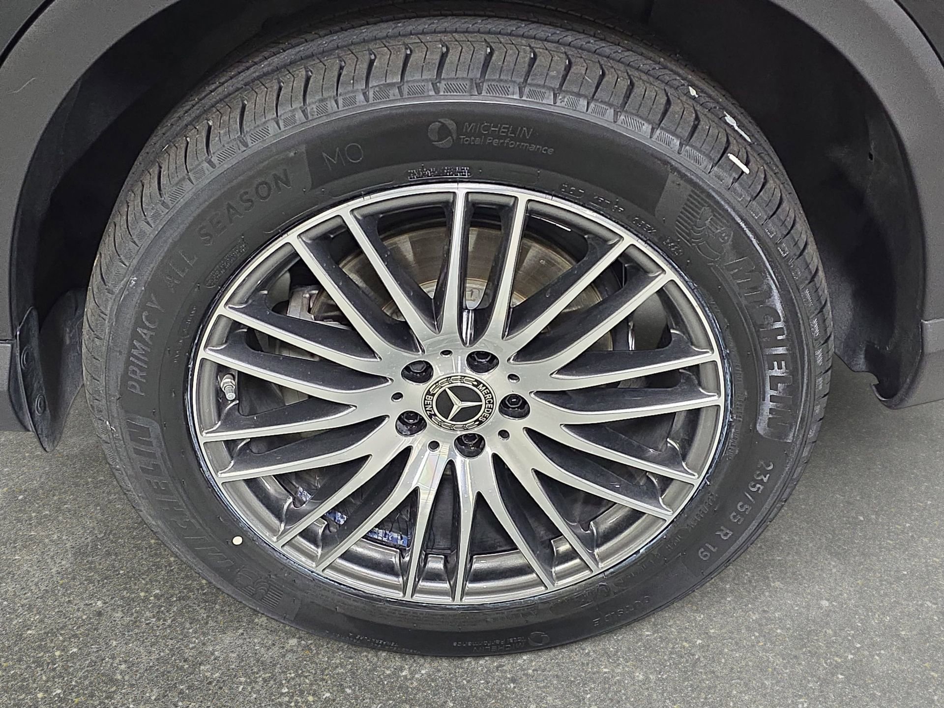 Used 2025 Mercedes-Benz GLC 300 4MATIC image 32