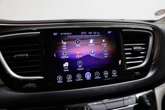 Used 2017 Chrysler Pacifica Touring-L FWD image 24