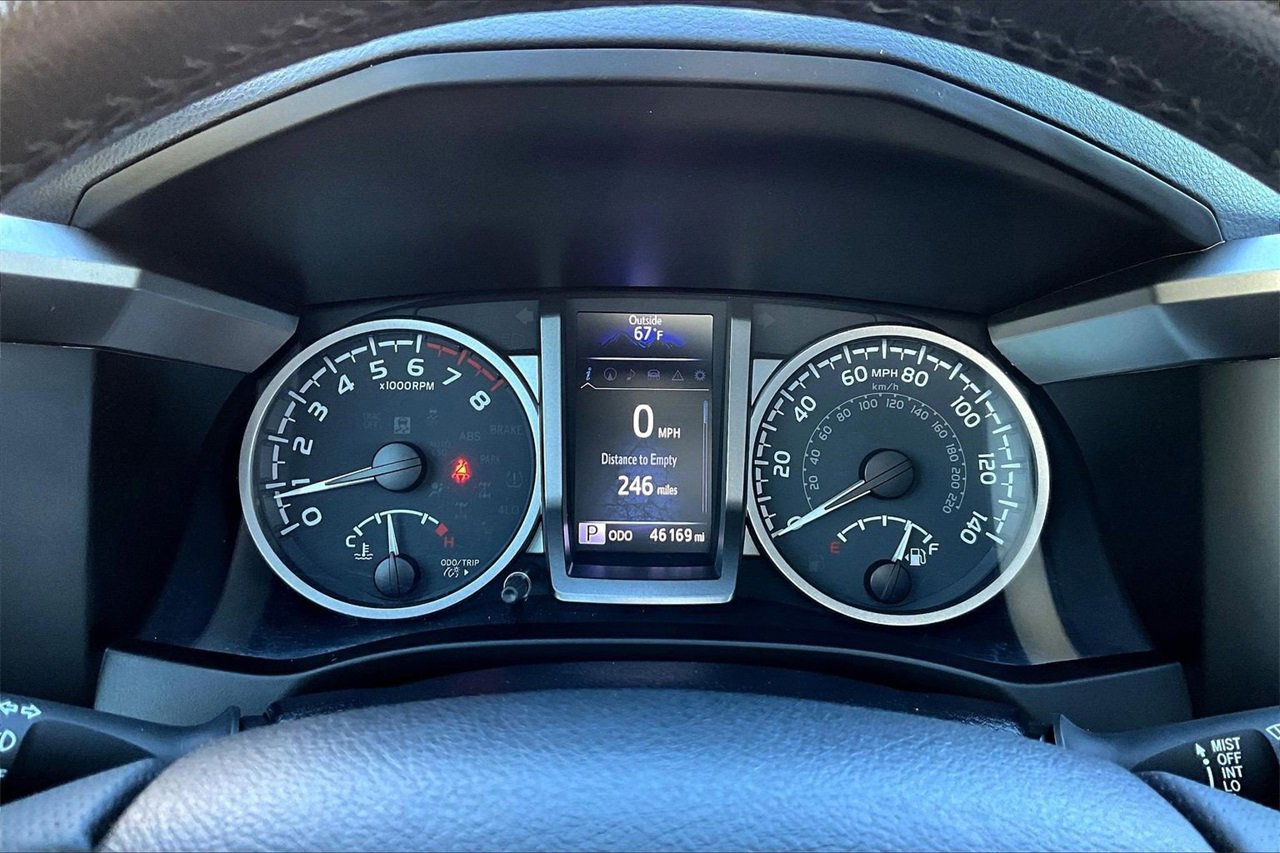 Used 2022 Toyota Tacoma Limited image 9