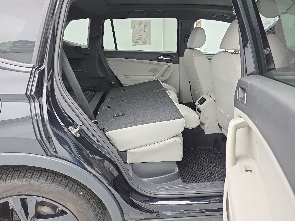 Used 2024 Volkswagen Tiguan SE R-Line AWD/4WD image 46