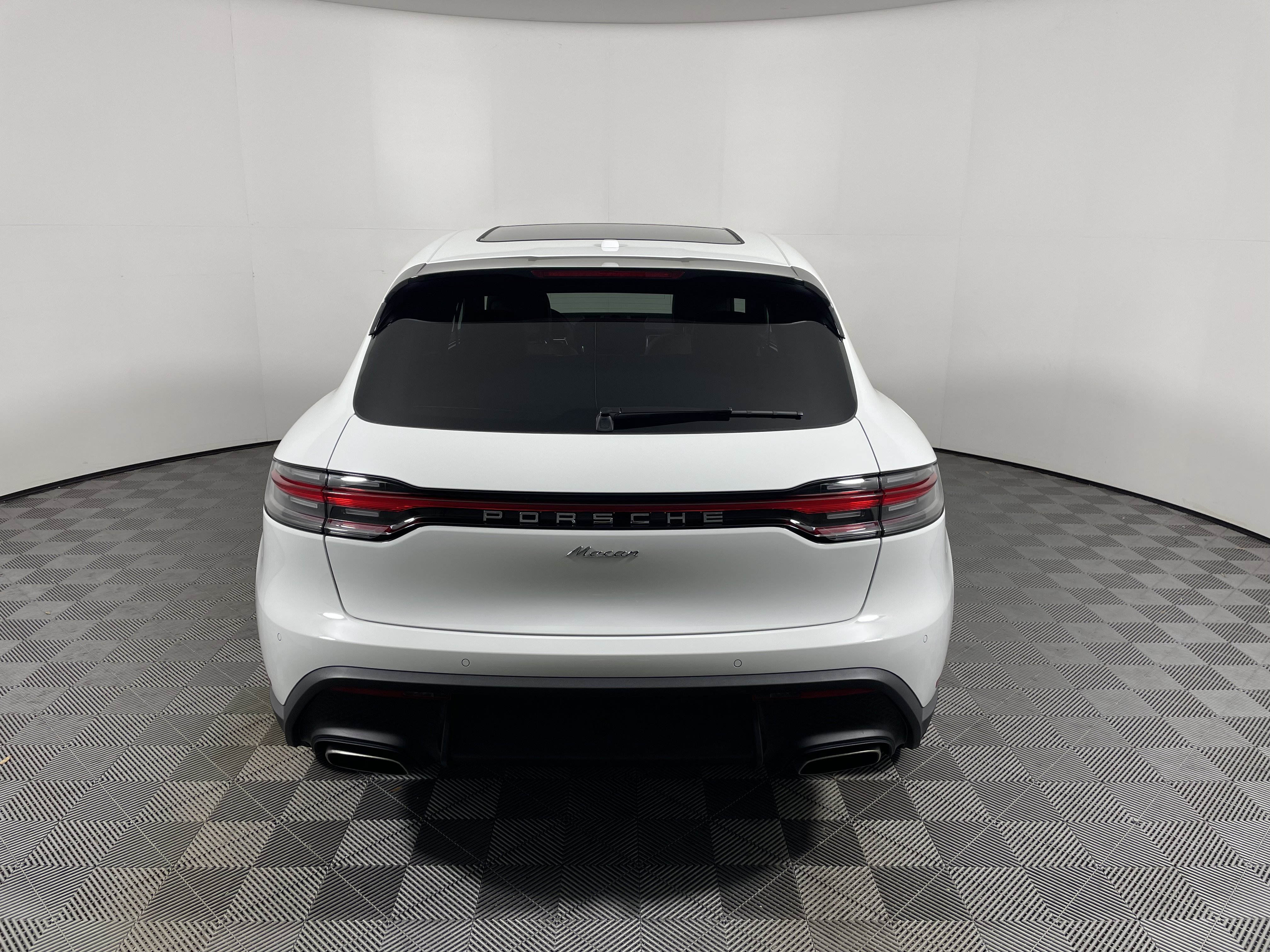 Certified 2026 Porsche Macan AWD/4WD image 6