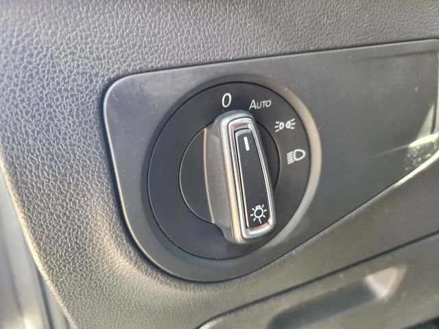 Used 2018 Volkswagen Tiguan SE FWD image 17