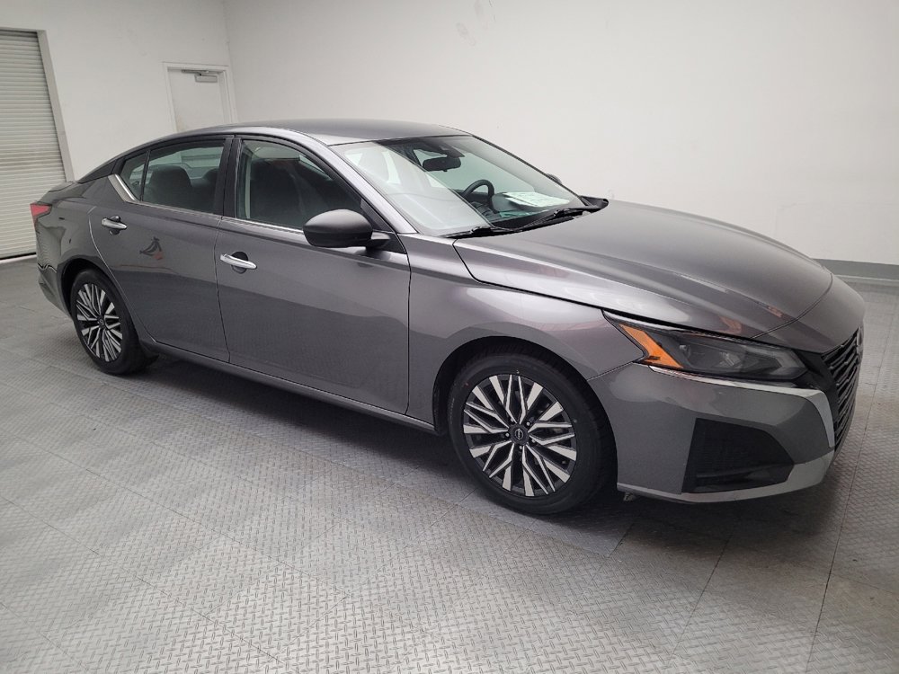 Used 2024 Nissan Altima 2.5 SV image 11
