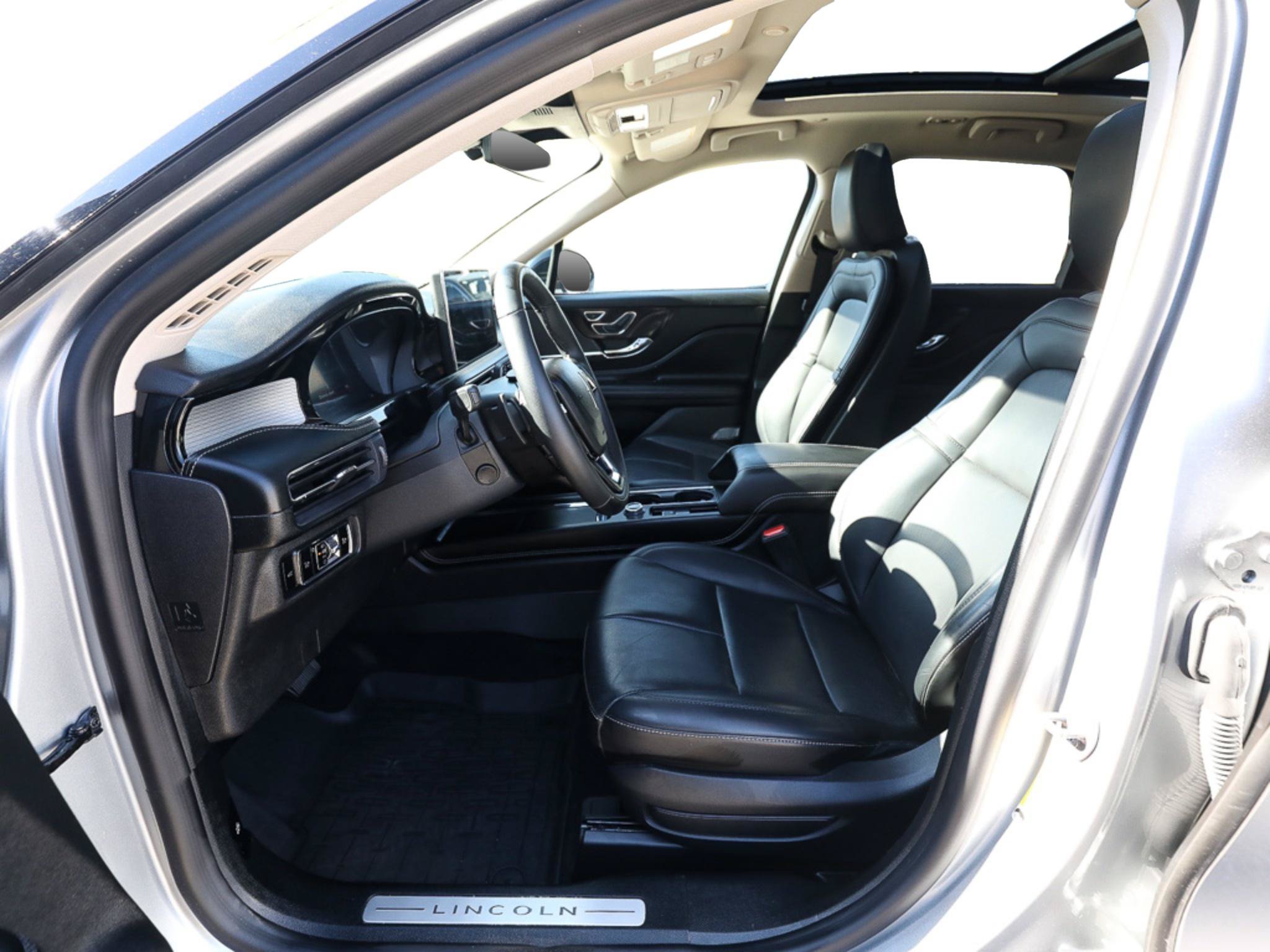 Certified 2024 Lincoln Corsair AWD w/ Equipment Group 101A image 12