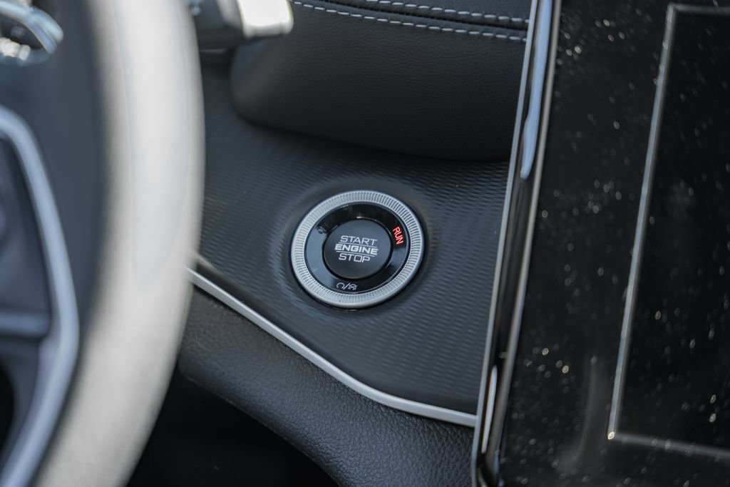 New 2025 Jeep Grand Cherokee Laredo X w/ Luxury Tech Group I image 23