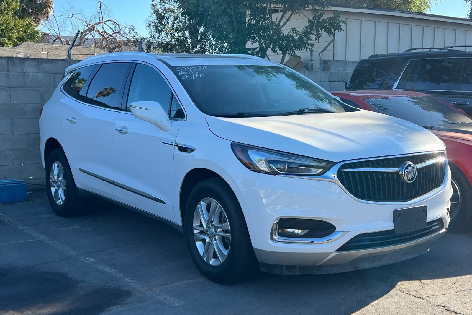 Used 2020 Buick Enclave Essence w/ Sound and Sites Package AWD/4WD image 2
