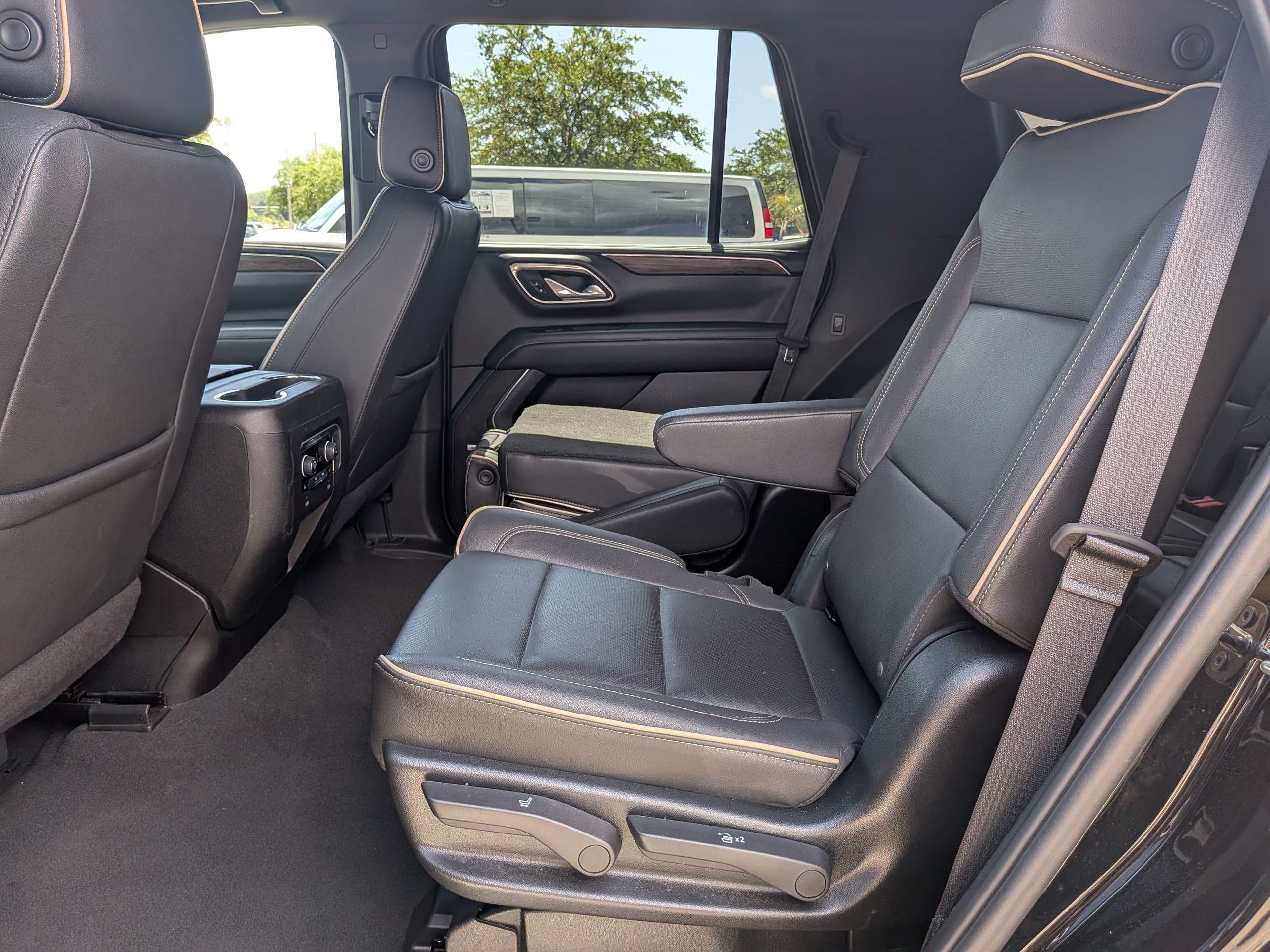 Used 2024 Chevrolet Tahoe Premier AWD/4WD image 17