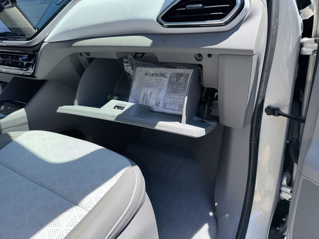 Used 2022 Chevrolet Bolt EUV Premier w/ Launch Edition FWD image 36