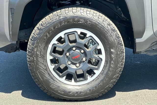 Used 2024 Toyota Tacoma TRD Off-Road w/ TRD Off Road Upgrade Package AWD/4WD image 31