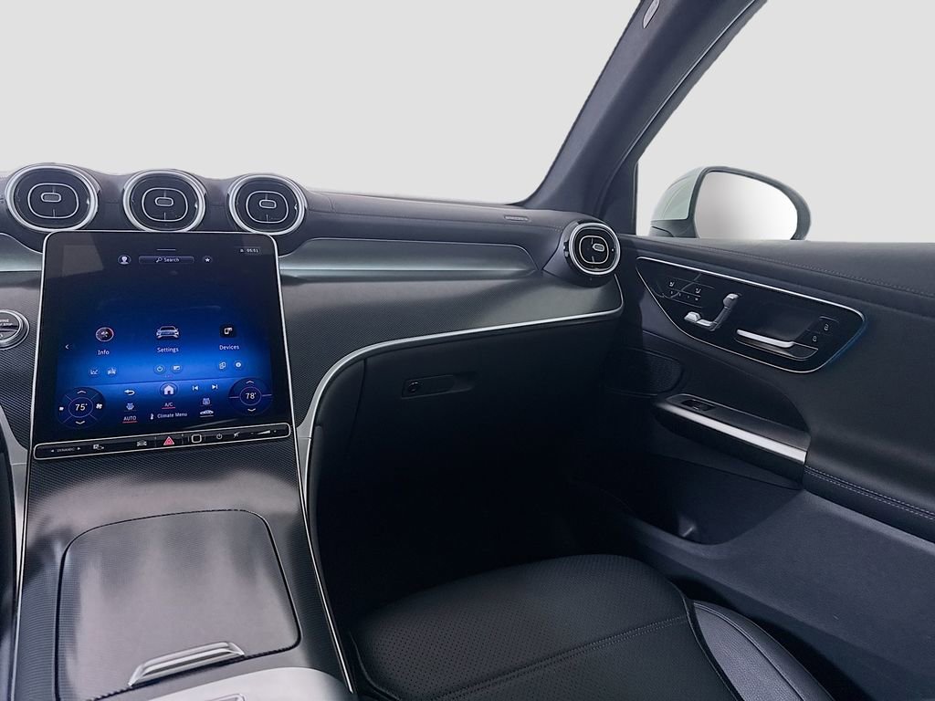 Used 2024 Mercedes-Benz GLC 300 4MATIC image 22
