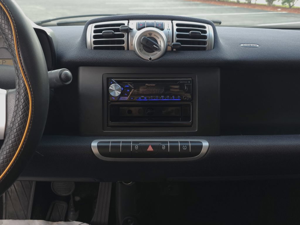 Used 2013 smart fortwo pure RWD image 17