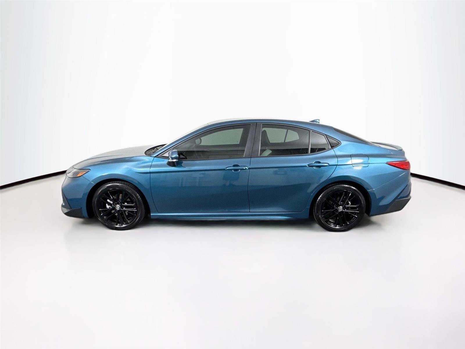 Certified 2025 Toyota Camry SE w/ Convenience Package image 14