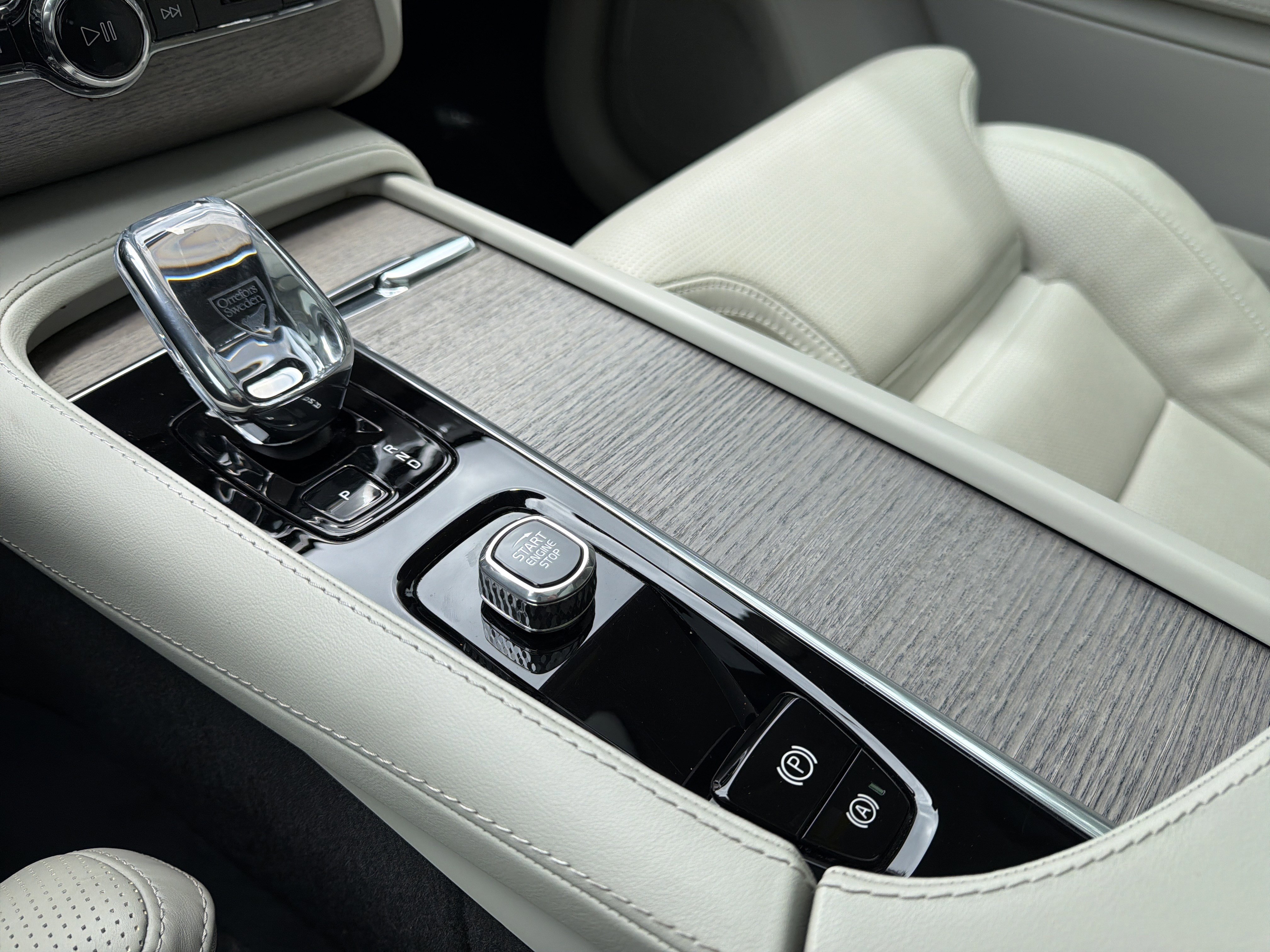 Used 2024 Volvo XC90 B6 Ultimate w/ Protection Package Premier AWD/4WD image 26