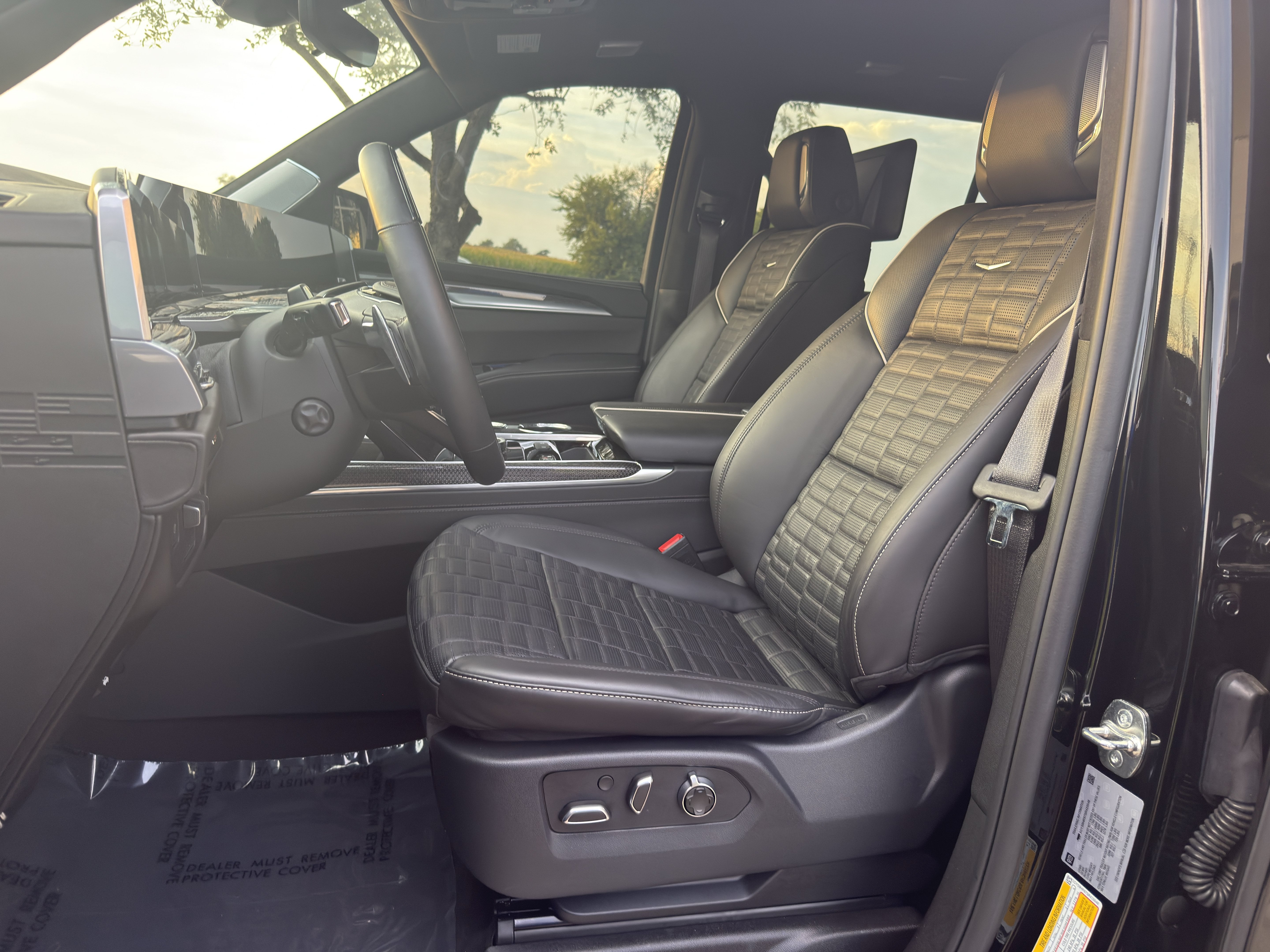 Used 2025 Cadillac Escalade V w/ LPO, ONYX Package AWD/4WD image 19